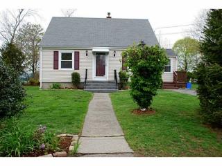 14 Gladding St, Bristol, RI 02809 exterior