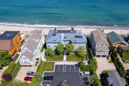 1044 Ocean Blvd, Hampton-Beach, NH 03842 exterior