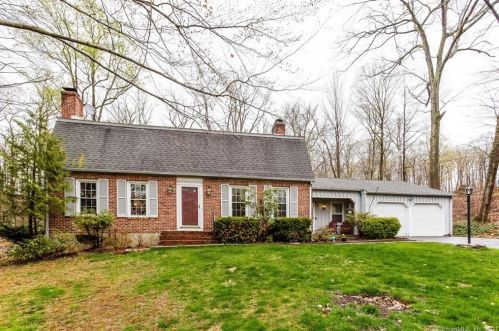 181 Oakcliff Rd, Middletown, CT 06457 exterior
