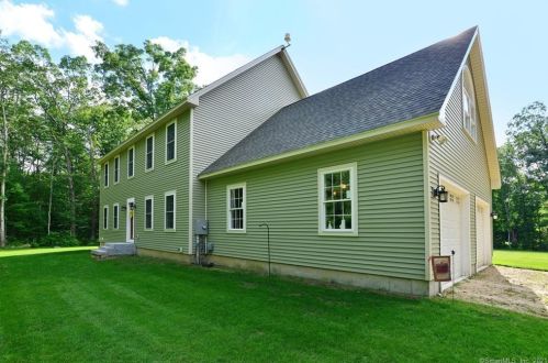 153 Fire Tower Rd, Pomfret Center, CT 06259 exterior
