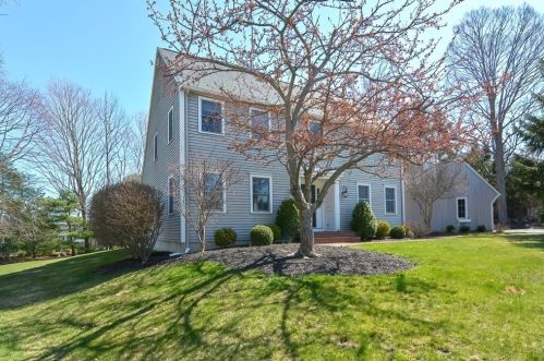 52 Hilltop St, Milton, MA 02186 exterior