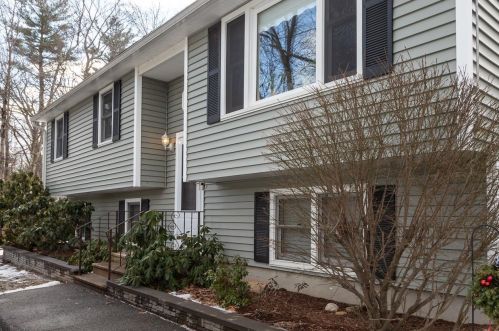 10 Spinnaker Dr, Derry, NH 03038 exterior