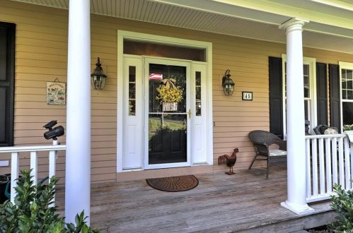 45 Gatehouse Rd, Bridgeport, CT 06611 exterior