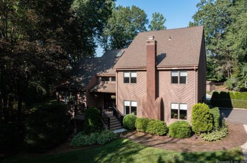 31 Erica Ct, Southington, CT 06489 exterior