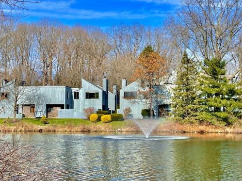 7 Juneberry Ln, Ridgefield, CT 06877 exterior