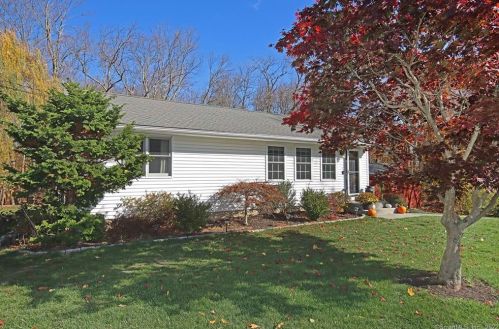 1 Merriman Ln, Waterbury, CT 06712 exterior