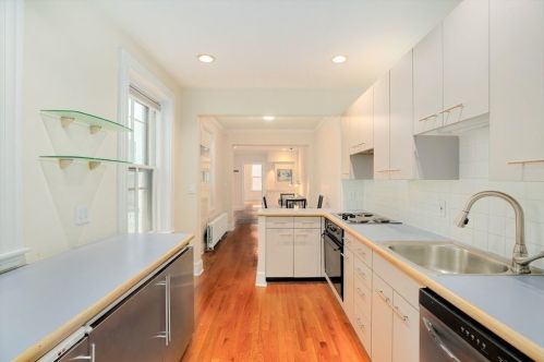 36 Myrtle St, Roxbury-Xing, MA 02114 exterior