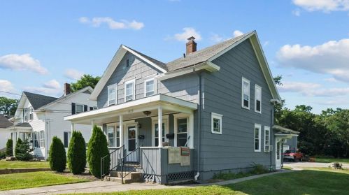 1021 Toll Gate Rd, Warwick, RI 02886 exterior