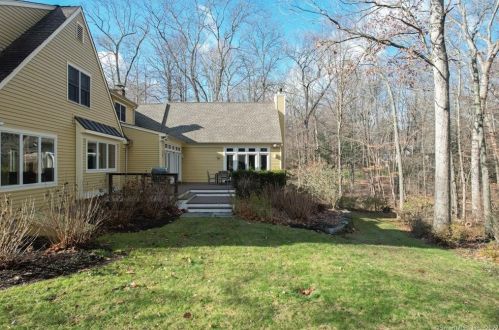 90 Barkledge Ct, Cheshire, CT 06410 exterior