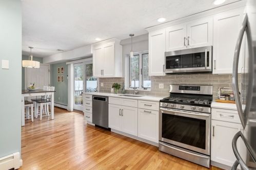 31 Candlestick Rd, North Andover, MA 01845 exterior