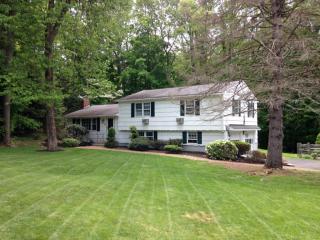 15 Edgewood Rd, Upper Stepney, CT 06468 exterior