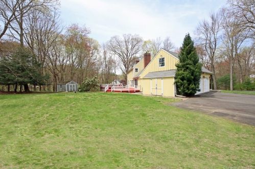 9 Deer Hill Dr, Ridgefield, CT 06877 exterior