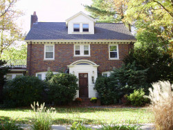 11 Maplewood Ave, Newton, MA 02459 exterior