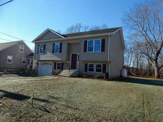 325 Lucille St, Woonsocket, RI 02895 exterior
