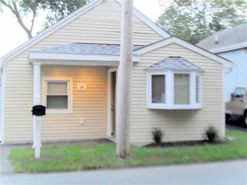 14 Allen Ave, Warwick, RI 02889 exterior