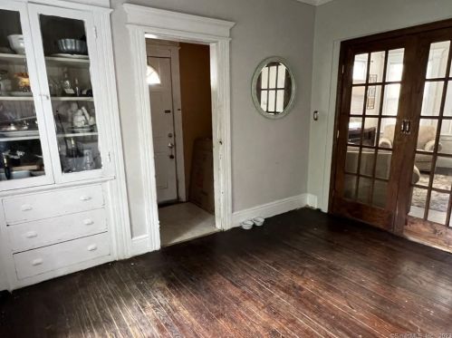 24 Boston Ter, Bridgeport, CT 06610 exterior