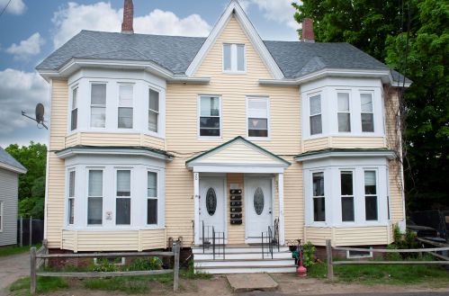 18 Cleveland Pl, Laconia, NH 03246 exterior