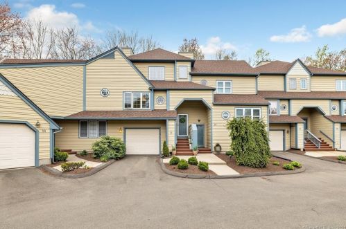 19 L Hermitage Dr, Huntington, CT 06484 exterior