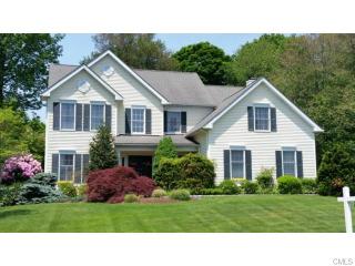 12 Lexington Ct, Huntington, CT 06484 exterior