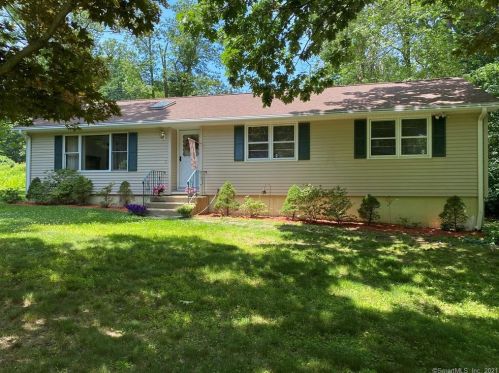 52 Longfellow Rd, Huntington, CT 06484 exterior