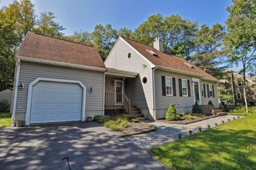 15 Blueberry Dr, New Bedford, MA 02743 exterior