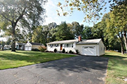 4 Randall Dr, Bridgeport, CT 06611 exterior