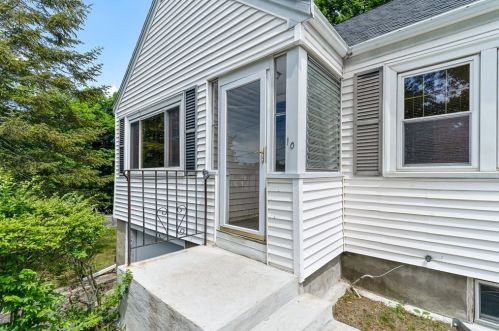 10 Maple Rd, Saugus, MA 01906 exterior