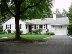 33 Warren Rd, Newton, MA 02468 exterior