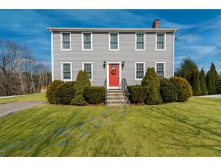 10 Cobblestone St, Cumberland, RI 02864 exterior