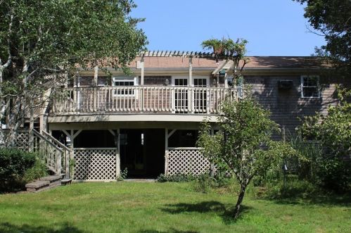 225 Regan Rd, Somerset, MA 02726 exterior