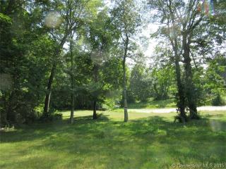 32 Hathaway Ln, Madison, CT 06443 exterior