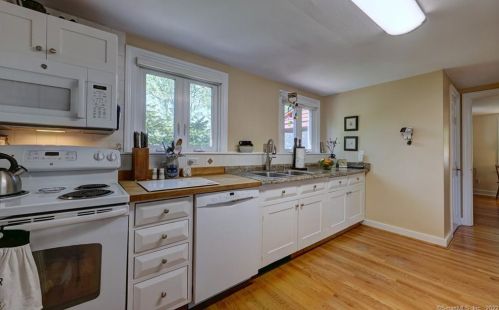 15 Whitney Ridge Ter, North-Haven, CT 06473 exterior