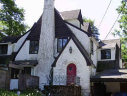23 Howe Rd, Newton, MA 02459 exterior