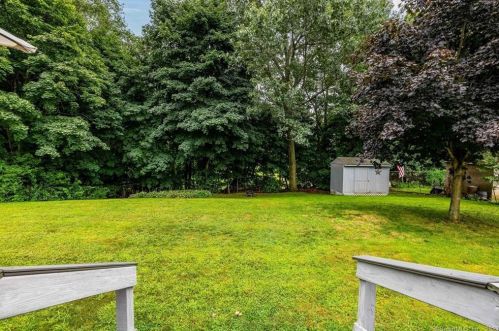 42 Hunter Ln, Enfield, CT 06082 exterior