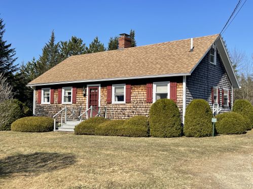 221 Lincolnville Ave, Swanville, ME 04915 exterior