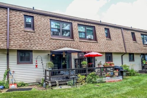 25 Homestead Ln, Brookfield Center, CT 06804 exterior