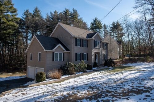 13 Walker St, Medway, MA 02053 exterior