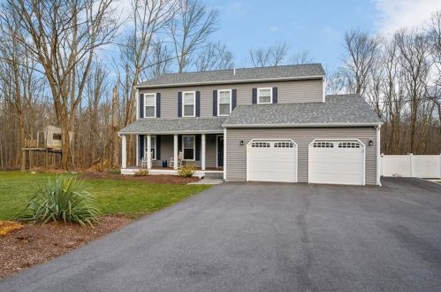 12 Royal Ct, Cumberland, RI 02864 exterior