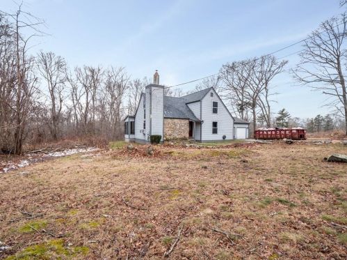 225 Leger Ln, Tiverton, RI 02878 exterior