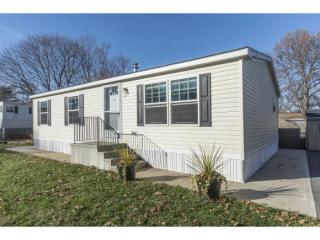 32 B St, Seabrook, NH 03874 exterior