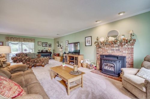 7 Haystack Ln, Somers, CT 06071 exterior