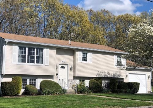 17 Country View Dr, Johnston, RI 02919 exterior