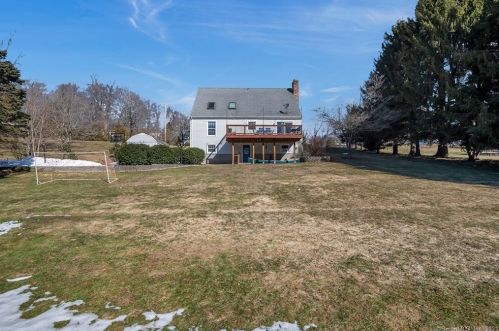 98 Oxbow Ln, Northford, CT 06472 exterior