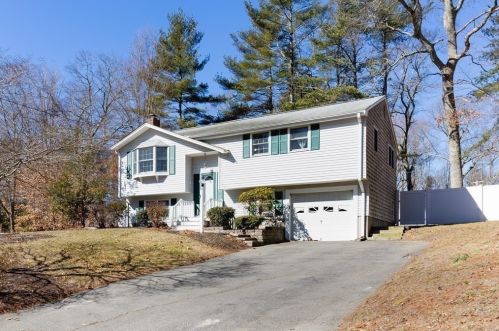 158 Elizabeth Dr, Raynham, MA 02767 exterior