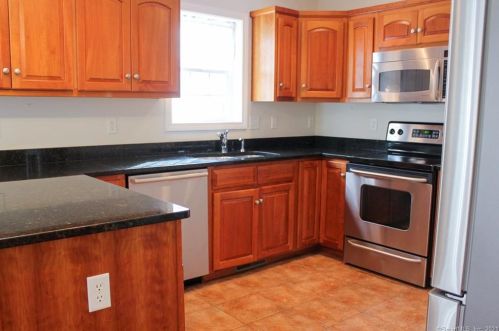 34 Spinnaker Dr, Niantic, CT 06357 exterior