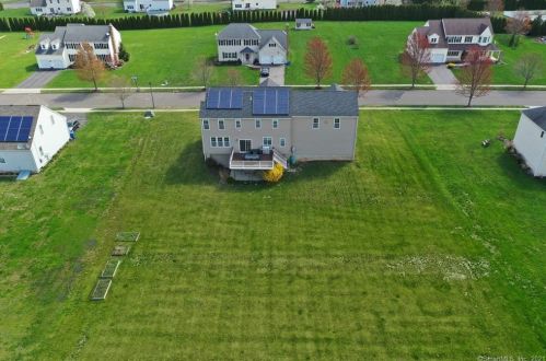 172 Saddle Hill Dr, Middletown, CT 06457 exterior