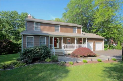 6 Wildflower Ln, Bridgeport, CT 06611 exterior