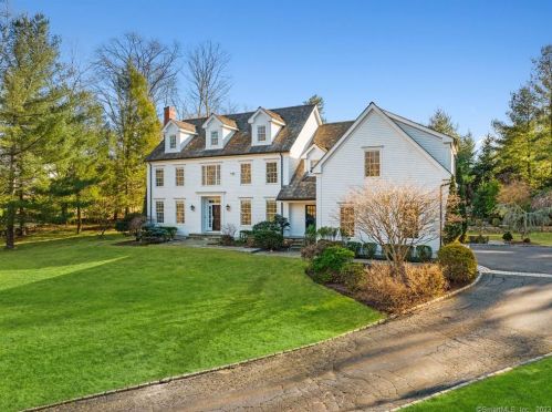 12 Wascussue Ct, New Canaan, CT 06840 exterior