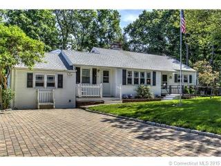 41 Sentinel Hill Rd, Milford, CT 06460 exterior