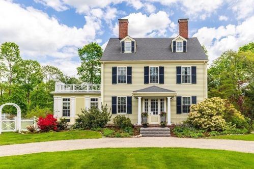 54 Pleasant St, Canton, MA 02021 exterior